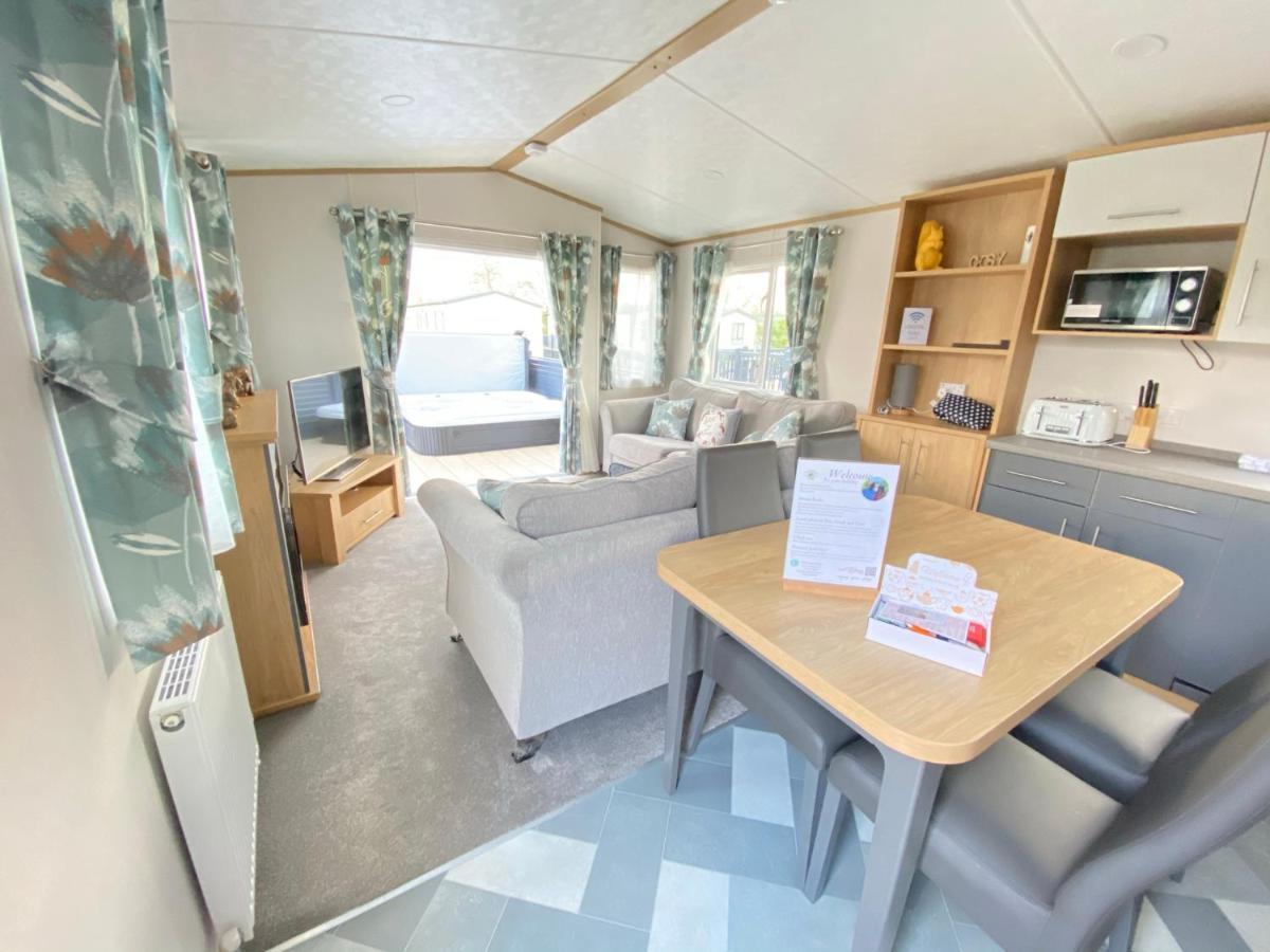 Squirrels Nest - Hot Tub - Pet Friendly Βίλα South Cerney Εξωτερικό φωτογραφία